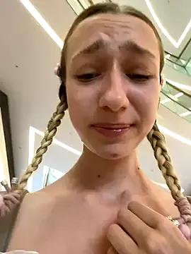 Lia__Love on StripChat 