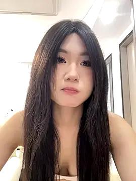 lilyxye77 on StripChat 