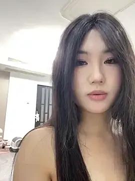 lilyxye77 on StripChat 