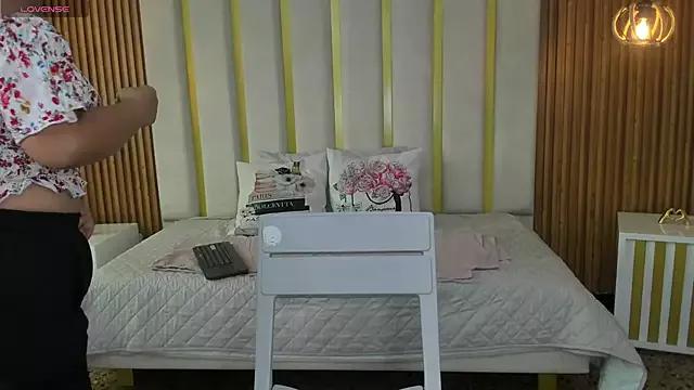 love_mommy on StripChat 