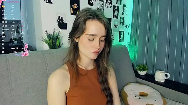 Freechat lovelyalivia on StripChat