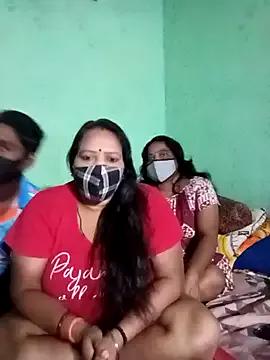 Masturbate to sexy model LoveOnStream LoveOnStream from StripChat