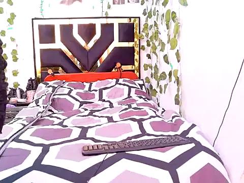 lucywhite13 from StripChat