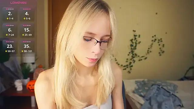 Masturbate to StripChat's LynetBurby LynetBurby from StripChat