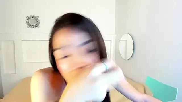 MaddyMoon1 on StripChat 