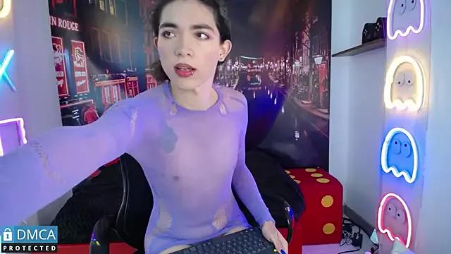 MaeveKuro on StripChat 
