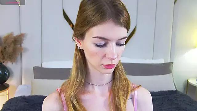 MeganMour on StripChat 