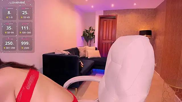 Freechat miiaa_evans on StripChat