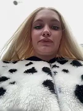 Milkyy_wway on StripChat 