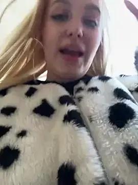 Milkyy_wway on StripChat 