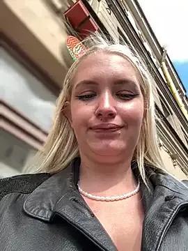 Milkyy_wway on StripChat 