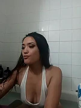 MissMia19 on StripChat 