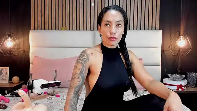 NiicolleMiller on StripChat 