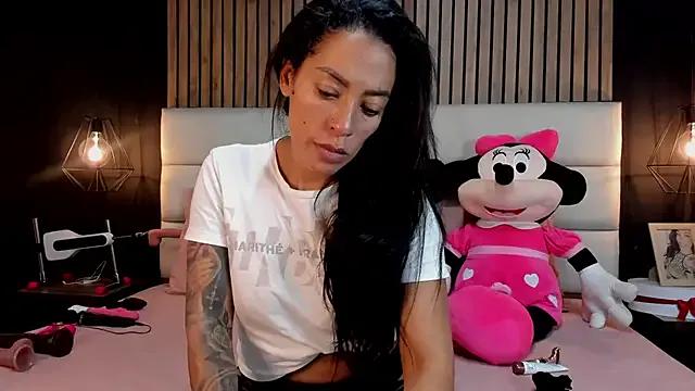 NiicolleMiller on StripChat 