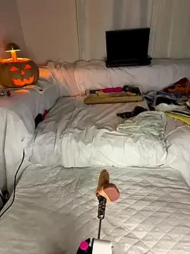 Ozge-SluttyScream69 from StripChat