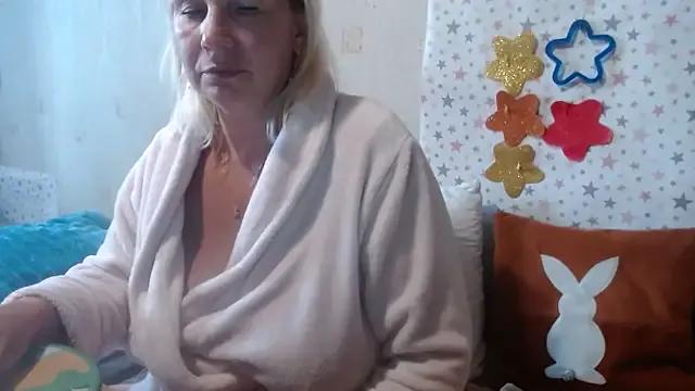 QueenLana on StripChat 