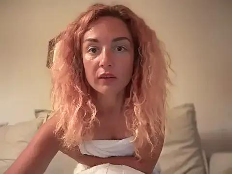 Reddgiirl on StripChat 