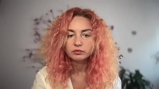 Reddgiirl on StripChat 