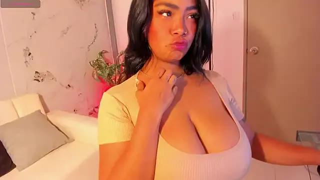 SaraApril_1 on StripChat 
