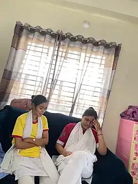 ThreeSister3 on StripChat 